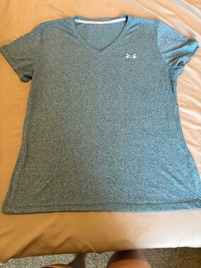 Under Armour Women’s Heather Teal V-Neck Short Sleeve Top